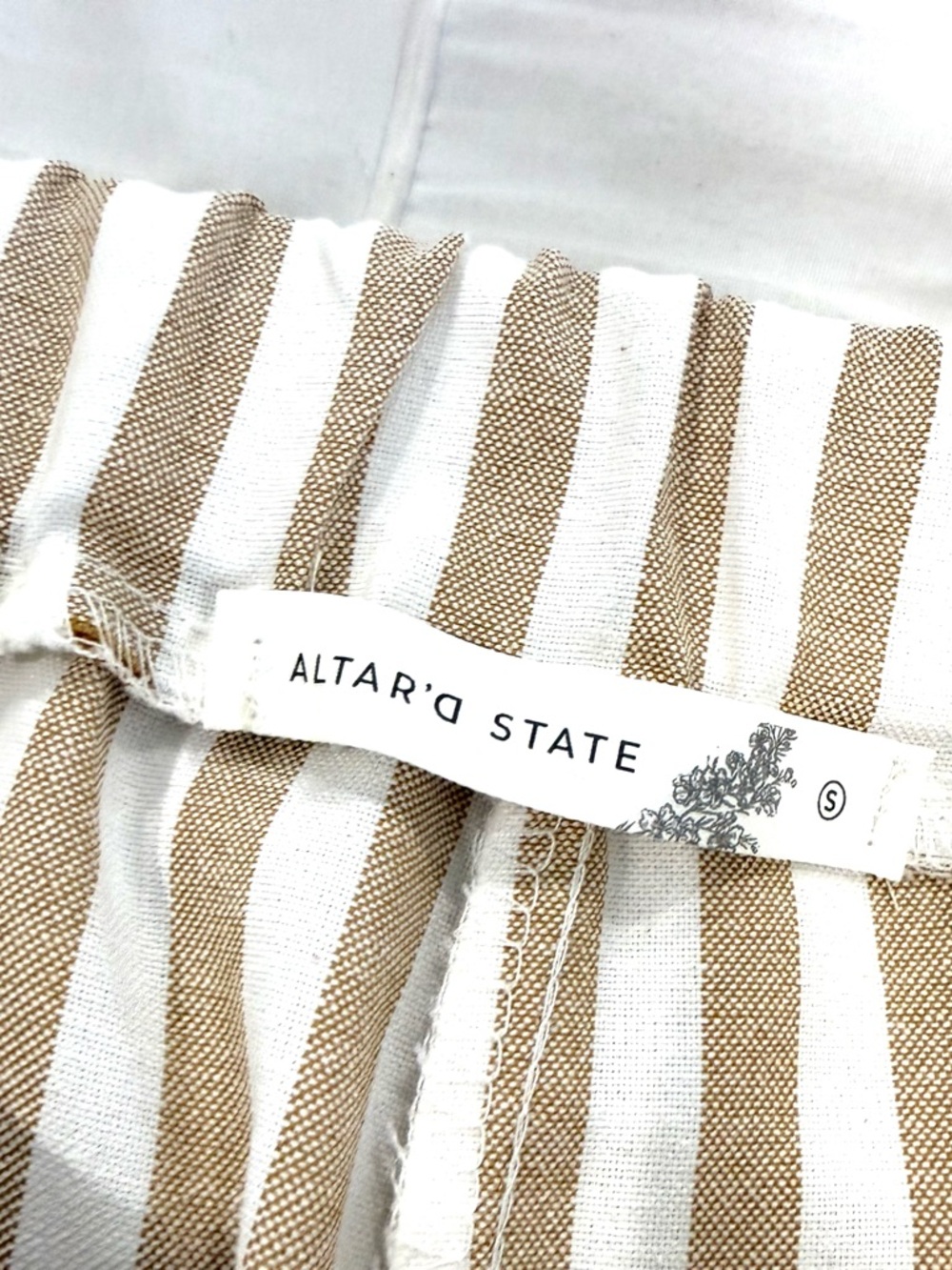 Like New! Striped Wrap Skort in White and Beige - Picture 8 of 10